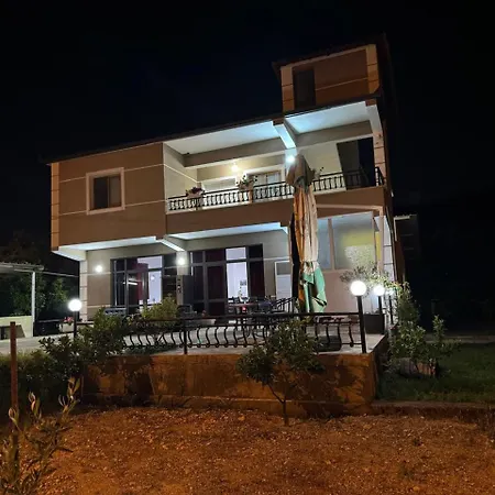 & Relax Hostel Berat